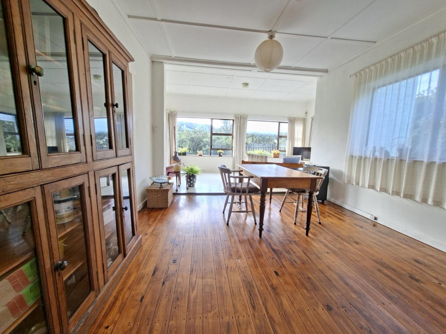 6 Bedroom Property for Sale in Pringle Bay Western Cape